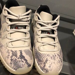 Jordan 11 retros snake light bone low